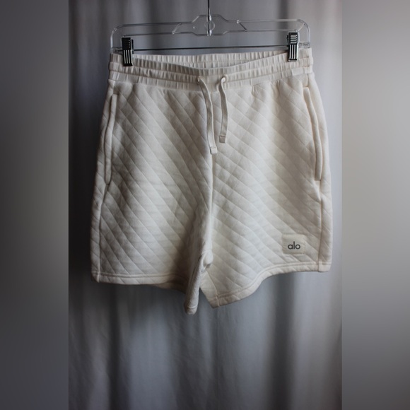 ALO Yoga Other - Alo Yoga, Quilted Stadium Short, Ivory, Size: Small.